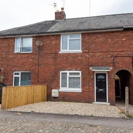 Piccadilly Place - 3 Bedroom House Apartment