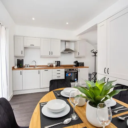 شقة Piccadilly Place - 3 Bedroom House