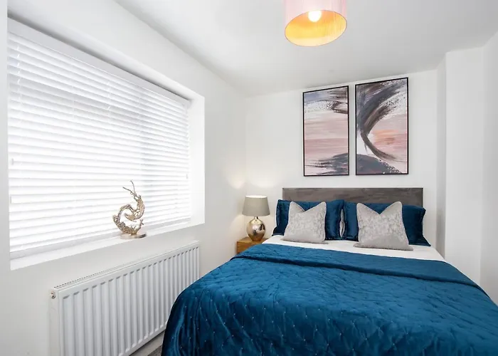 Piccadilly Place - 3 Bedroom House *